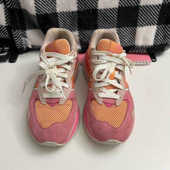 New Balance 57/40 shoes - Picture 3 of 8